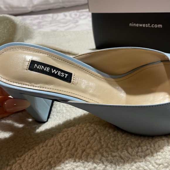 NINE WEST HEELS - Picture 3 of 4